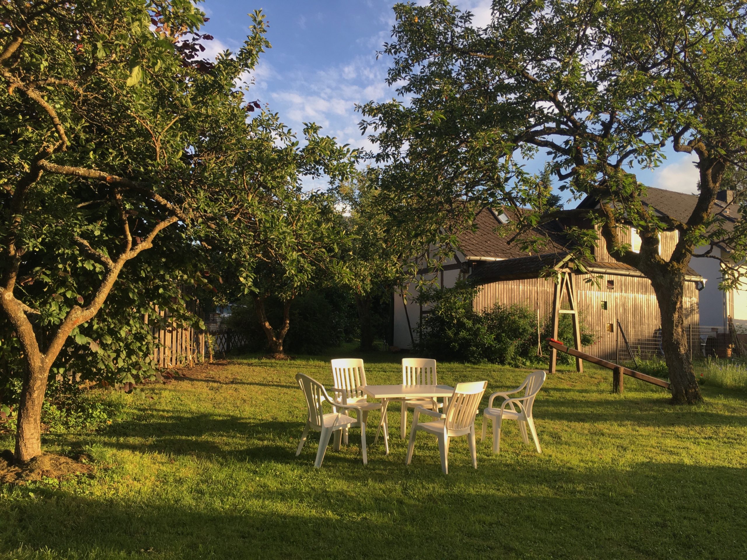 Ferienhaus Urlaub Bienenhäuschen Natur Ferien Hunsrück Mosel Cochem Zell Liesenich Familienurlaub Geierlay Mörsdorf Beilstein Wandern Holiday Hängebrücke Garten Natur Mosel Holiday